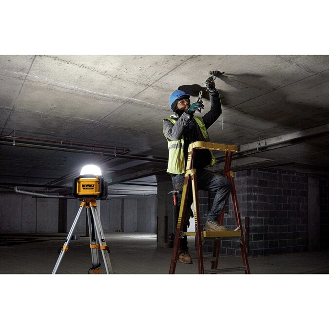 DEWALT 5000-Lumen LED Battery-operated Rechargeable Portable Work Light - Image 13