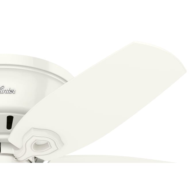 Hunter Builder Low Pro 42-in Snow White with Snow White/Light Oak Blades LED Indoor Flush Mount Ceiling Fan with Light (5-Blade) - Image 6