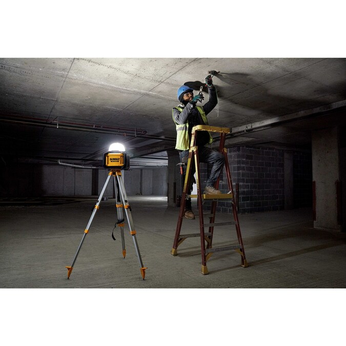 DEWALT 5000-Lumen LED Battery-operated Rechargeable Portable Work Light - Image 12