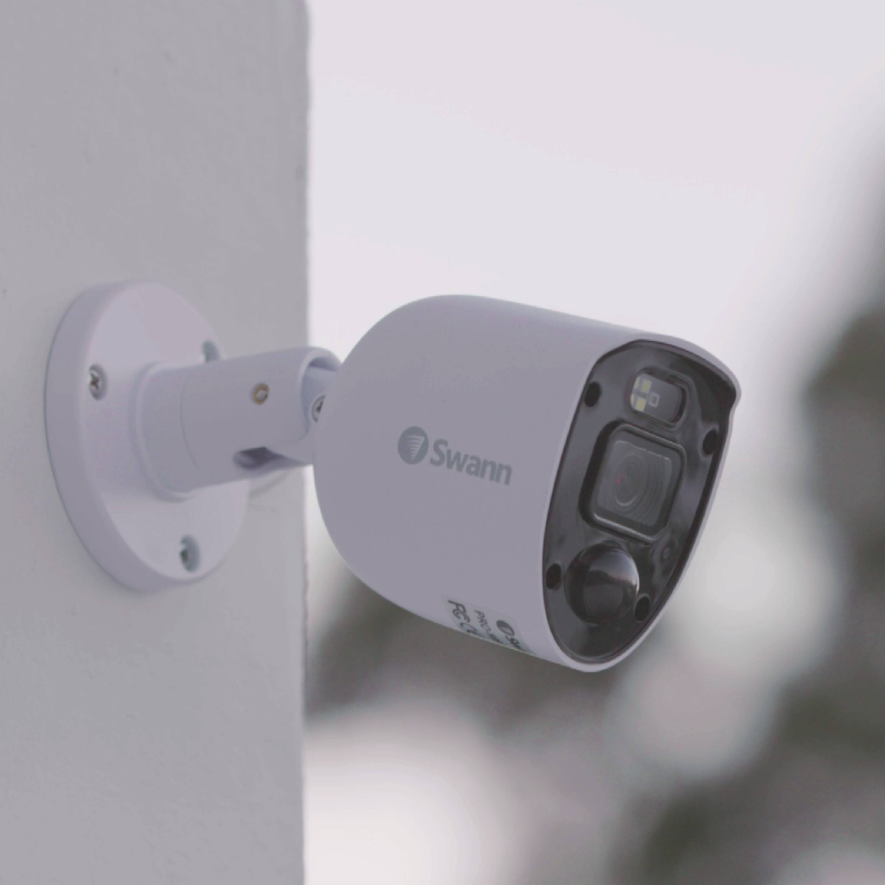 Swann - 1080p SwannForce™ Camera w/ Police Style Flashing Lights & Color Night Vision - White - Image 6