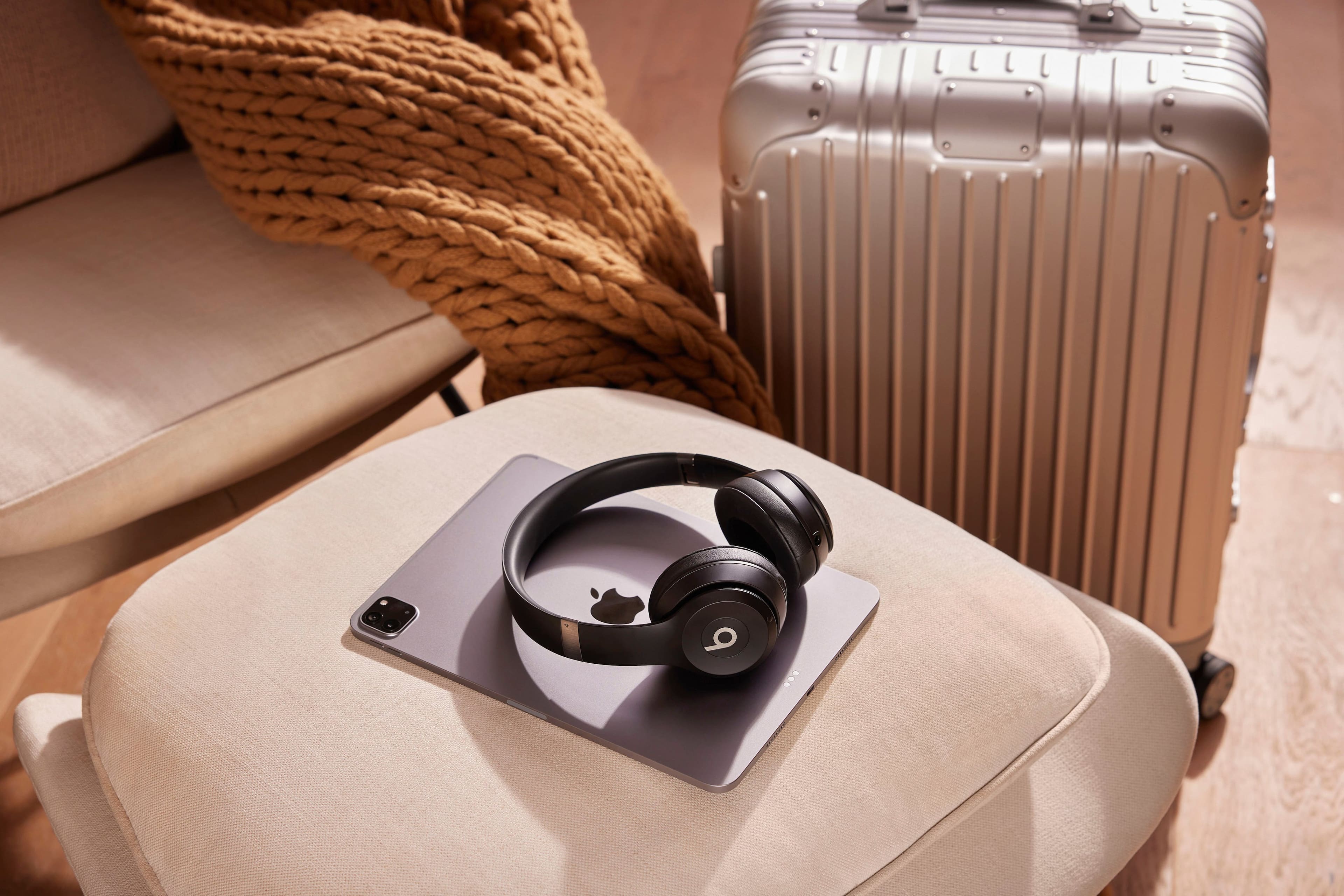 Beats - Solo 4 True Wireless On-Ear Headphones - Matte Black - Image 10