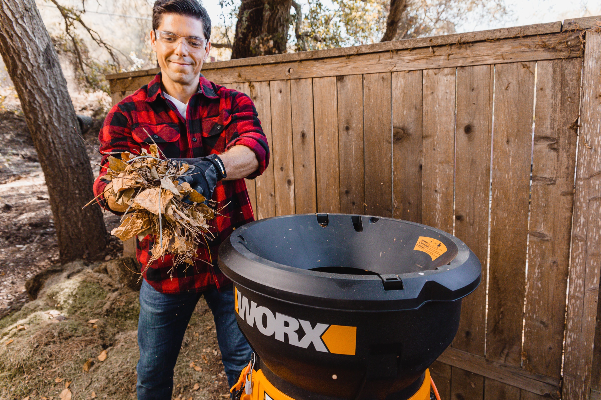 WORX - 13 Amp Electric Leaf Mulcher - 53 Gallons of Leafs Per Min - 11:1 Leaf Mulching Ratio - Foldable Design for Storage - Black - Image 6