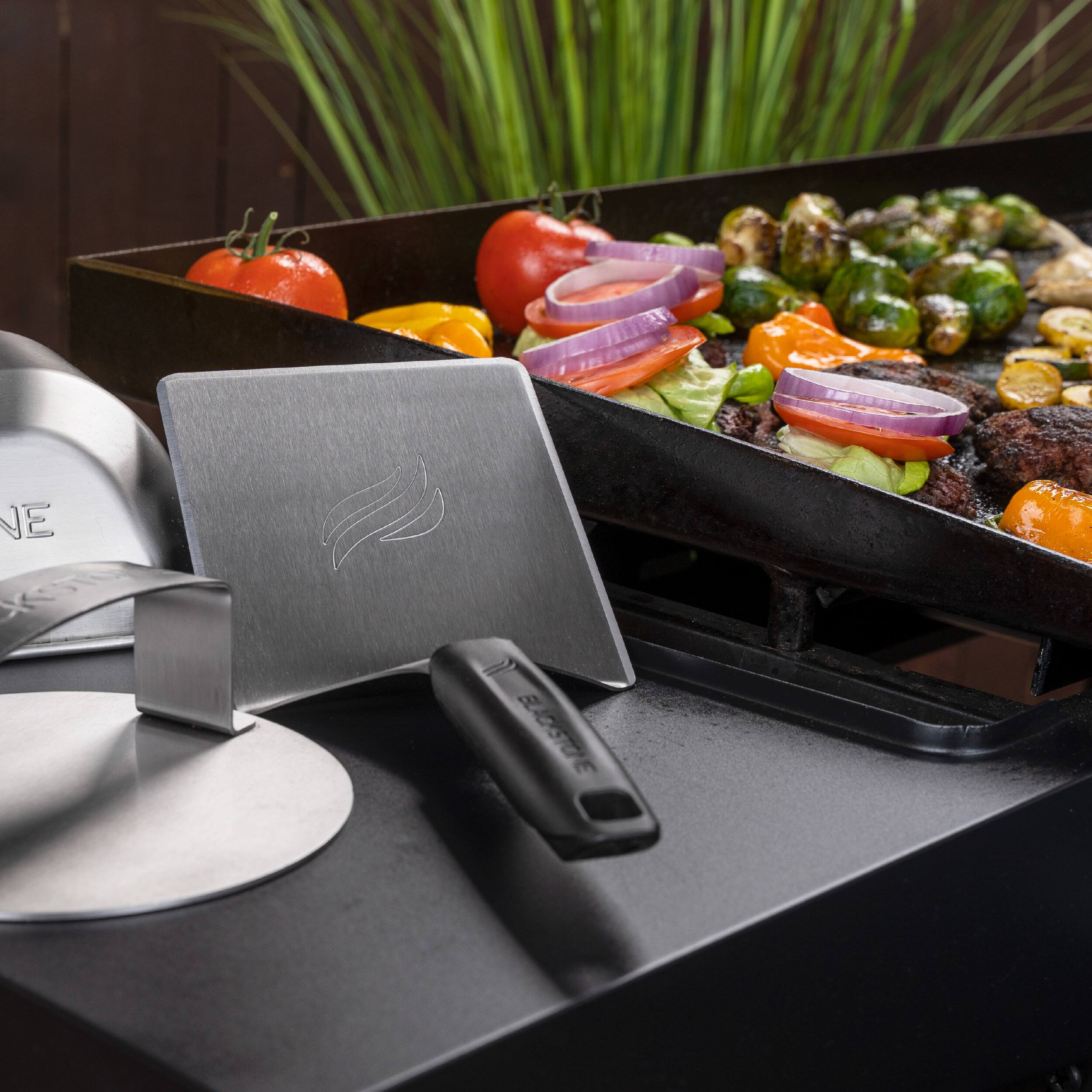 Blackstone - 3-Piece Press and Sear Smash Burger Kit with Burger Press, Burger Spatula, and Basting Dome - Silver - Image 6