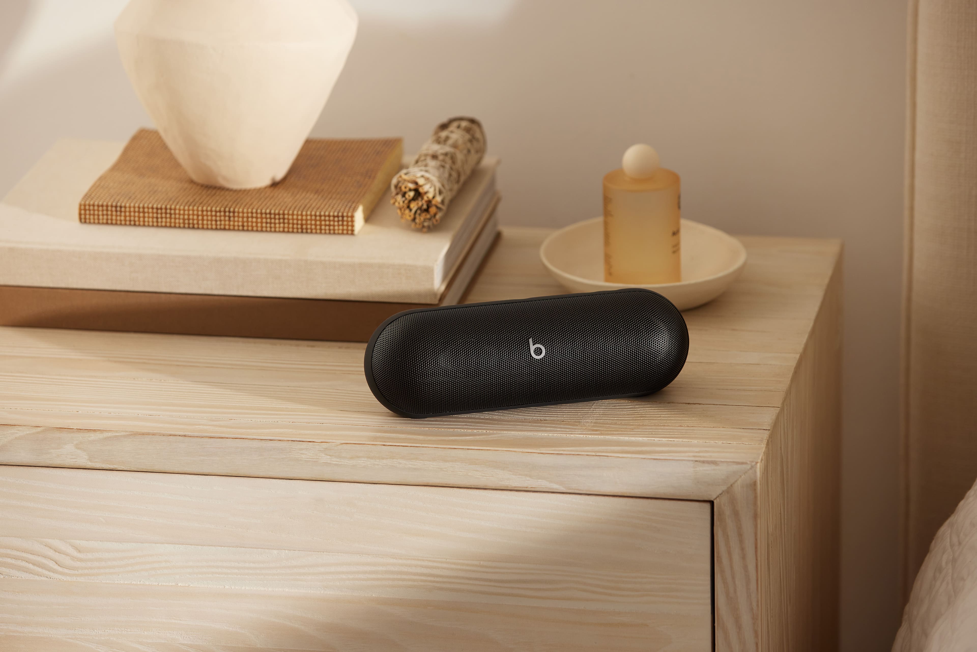 Beats - Pill Portable Wireless Bluetooth Speaker and Portable Charger - Matte Black - Image 9