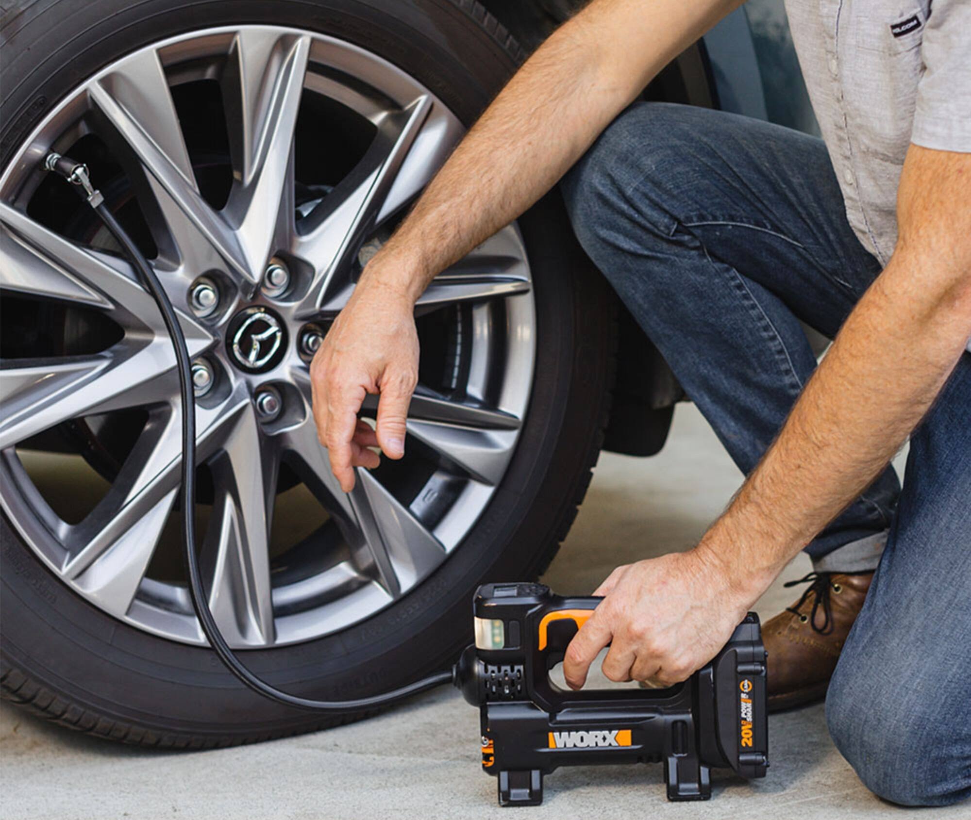 WORX - 20V MAX Cordless Multi-Function Air Pump Inflator (1 x 2.0aH Battery and 1 x Charger Included) - Black - Image 5