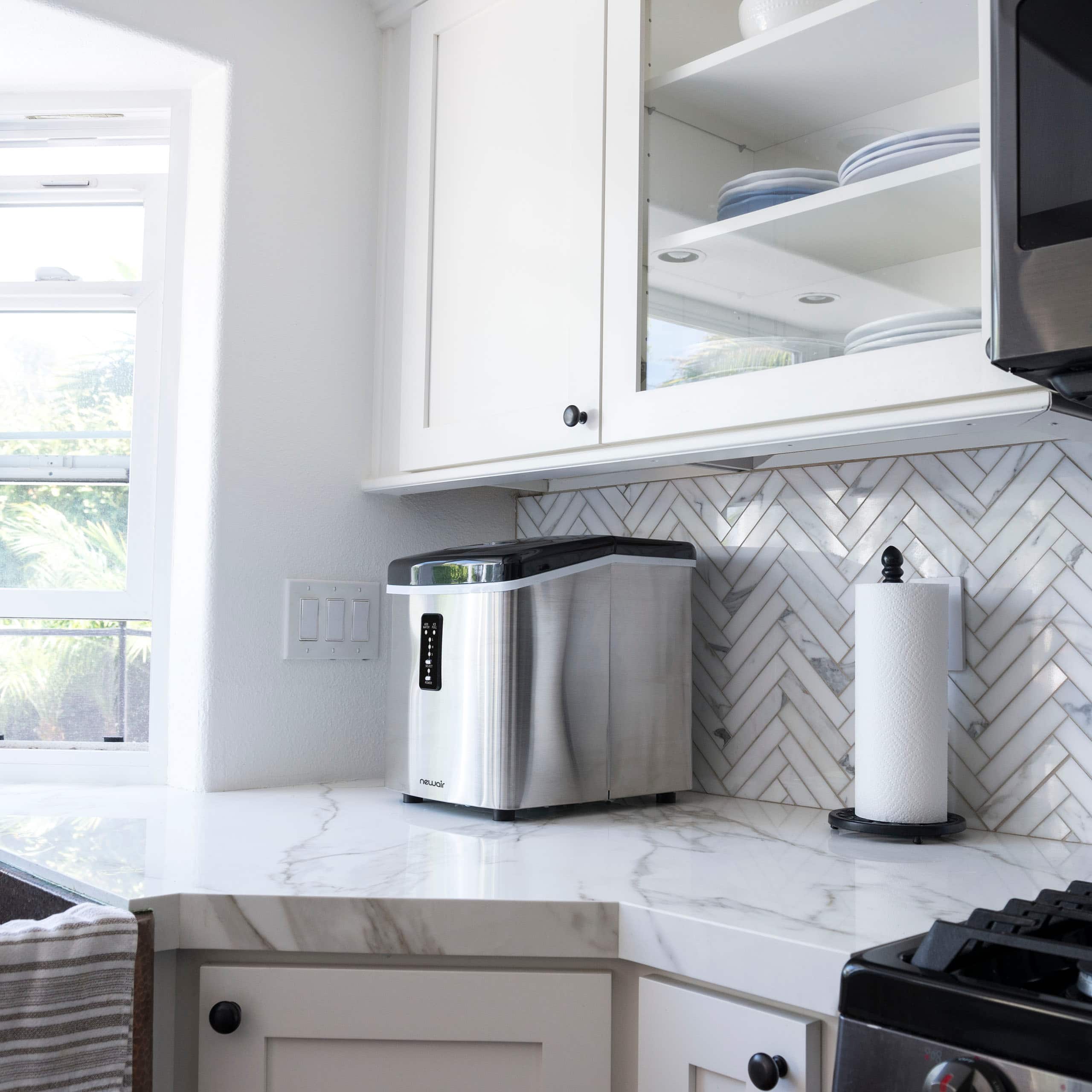 NewAir - 12" 28-lb Portable Bullet Ice Maker with 3 Ice Sizes - Stainless steel - Image 3