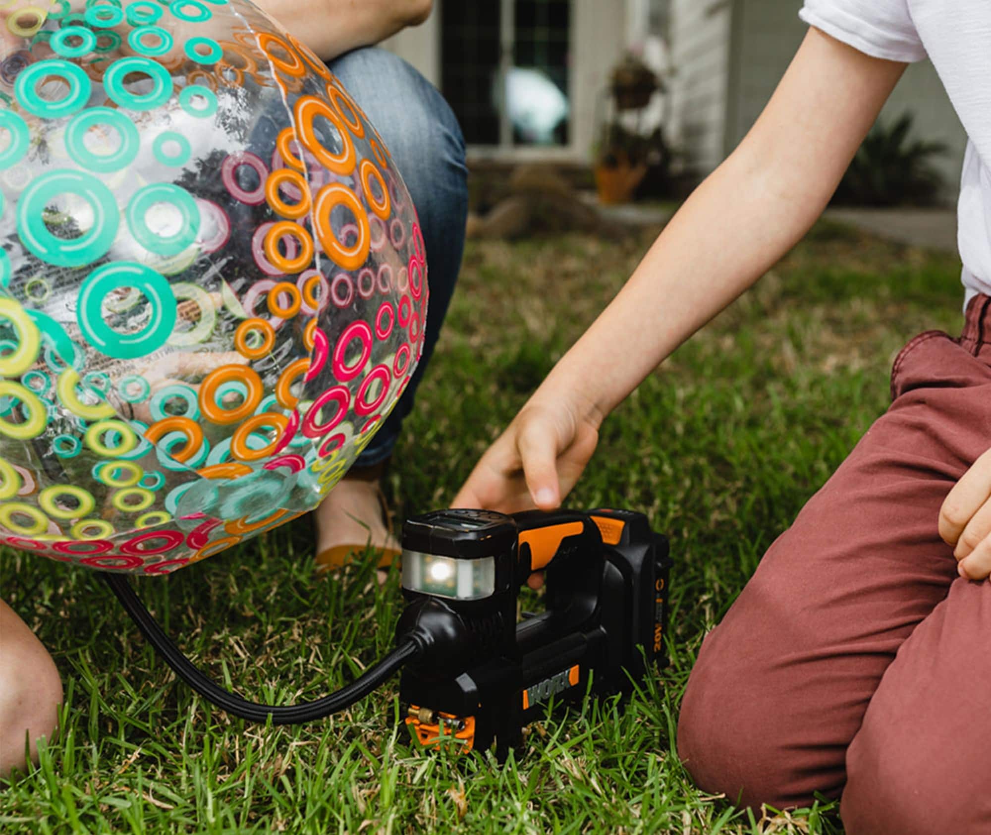 WORX - 20V MAX Cordless Multi-Function Air Pump Inflator (1 x 2.0aH Battery and 1 x Charger Included) - Black - Image 6