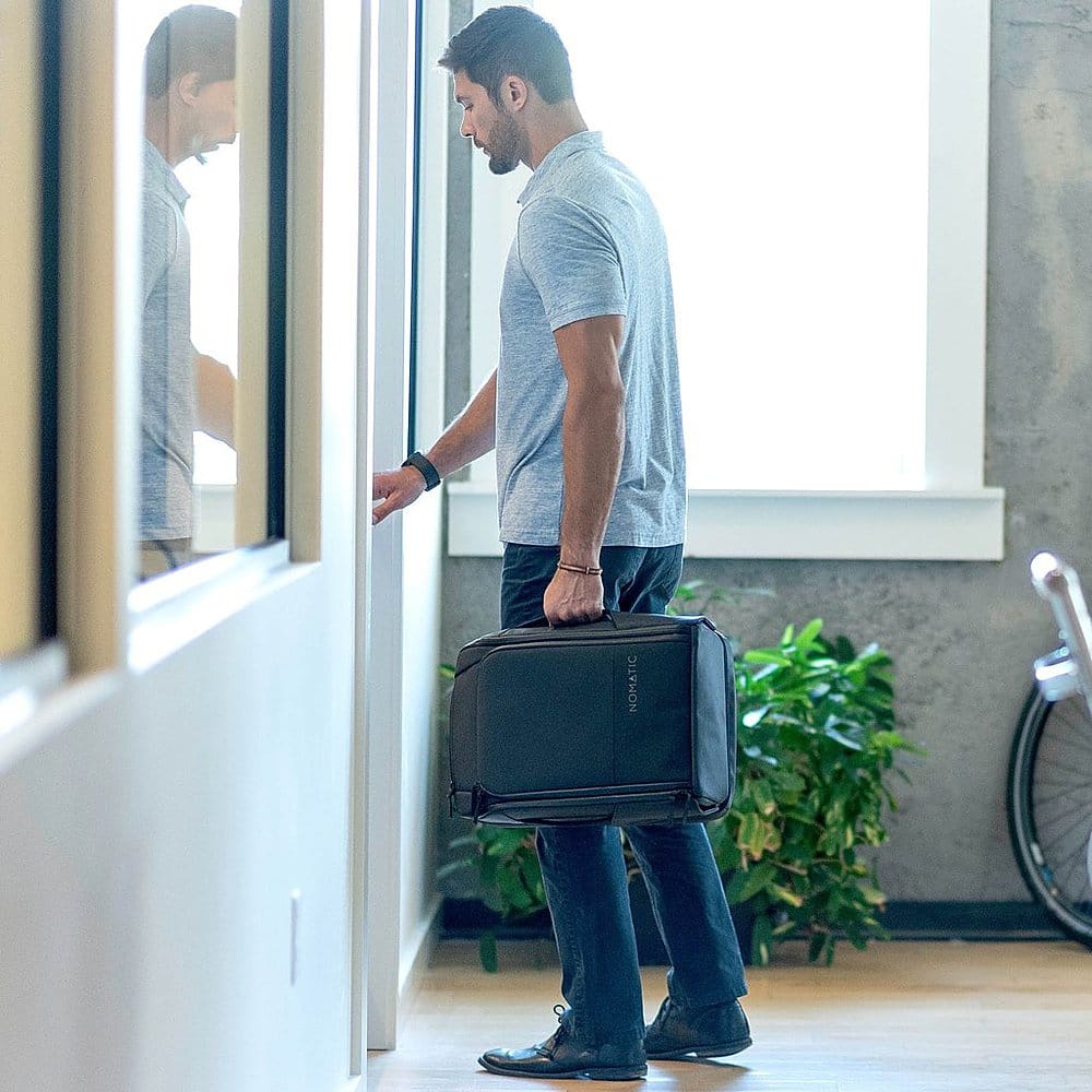 Nomatic - 20L Expandable Travel Pack - Black - Image 2