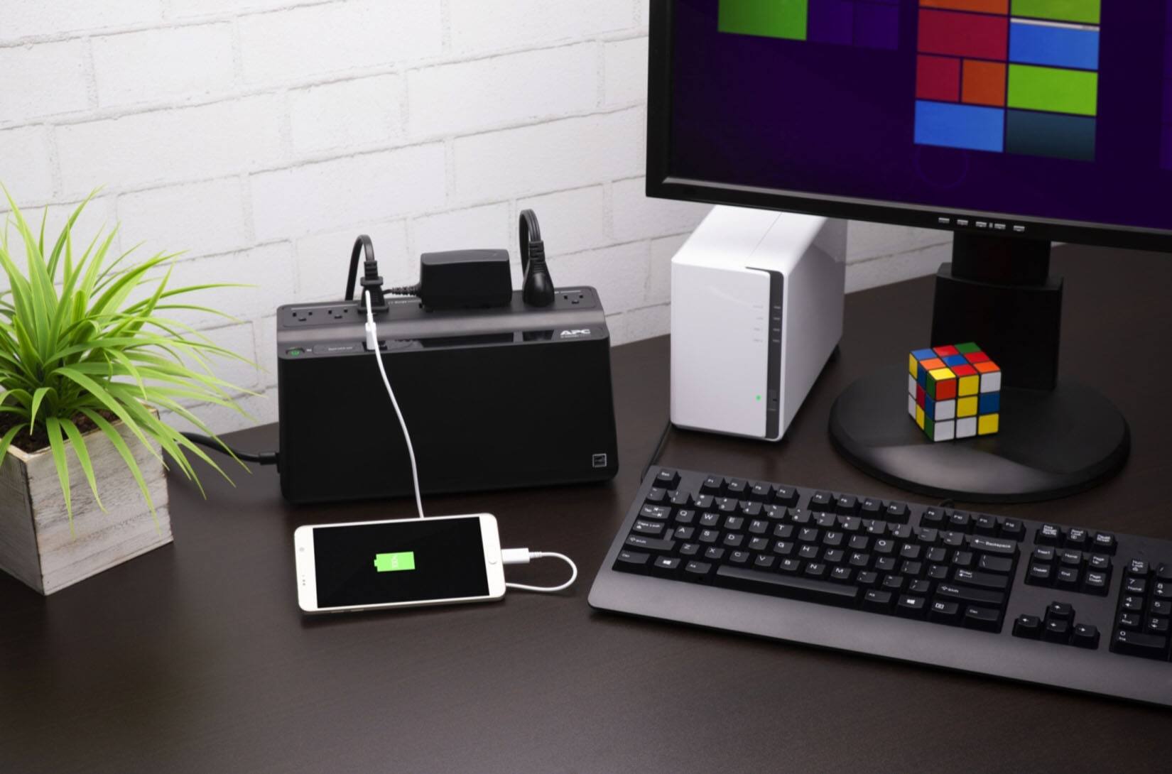 APC - Back UPS, 650VA/360W, Floor/Wall Mount 120V, 7x NEMA 5-15R outlets, USB Type A Port - Black - Image 8