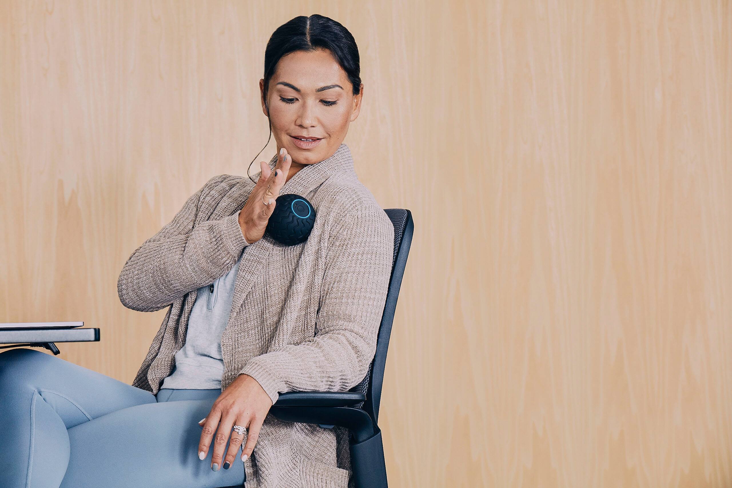 Therabody - Wave Solo Vibration Massage Device - Black - Image 8