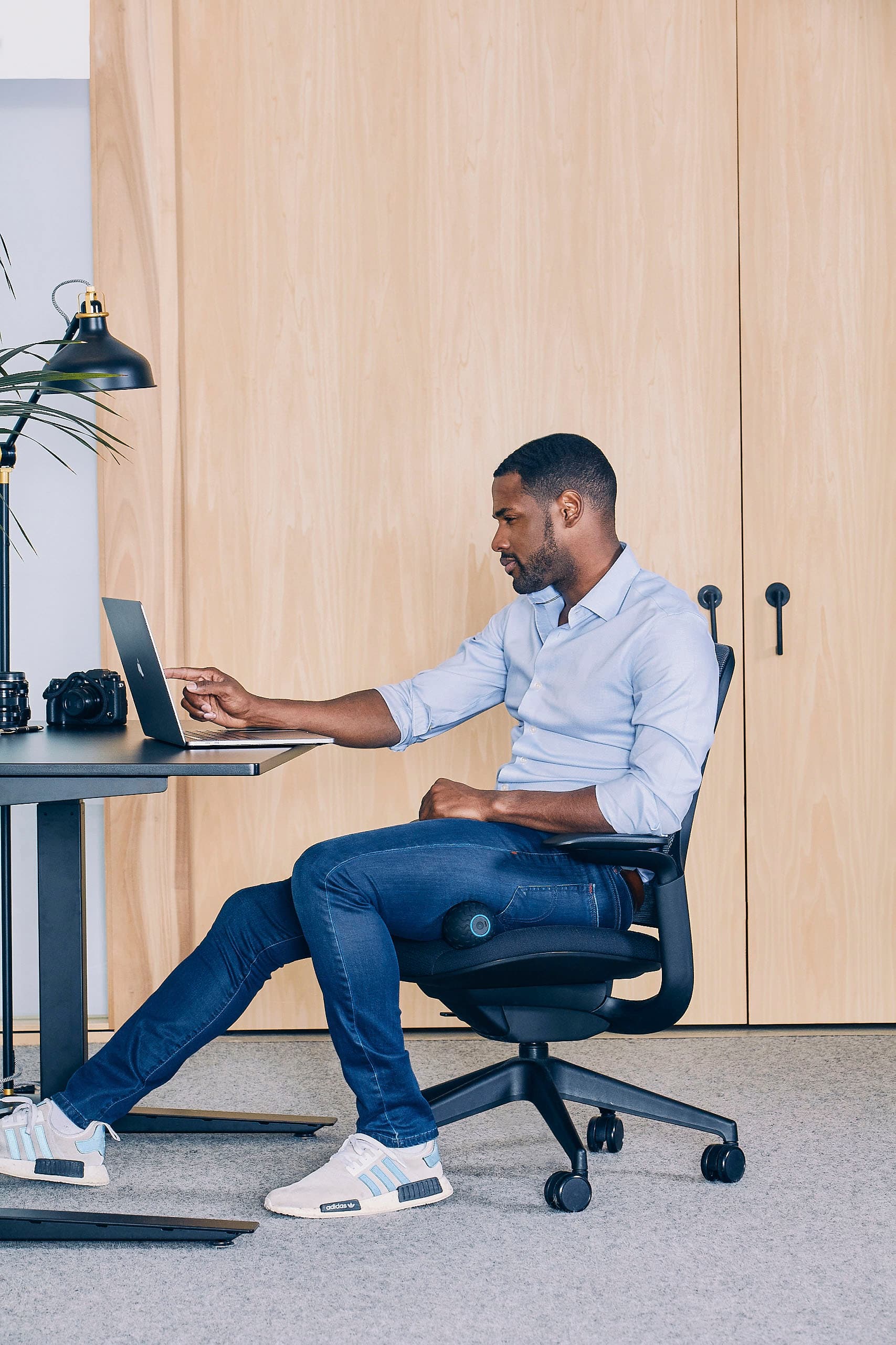 Therabody - Wave Solo Vibration Massage Device - Black - Image 9