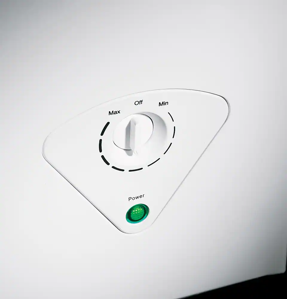 GE - 7.0 Cu. Ft. Garage-Ready Chest Freezer - White - Image 7