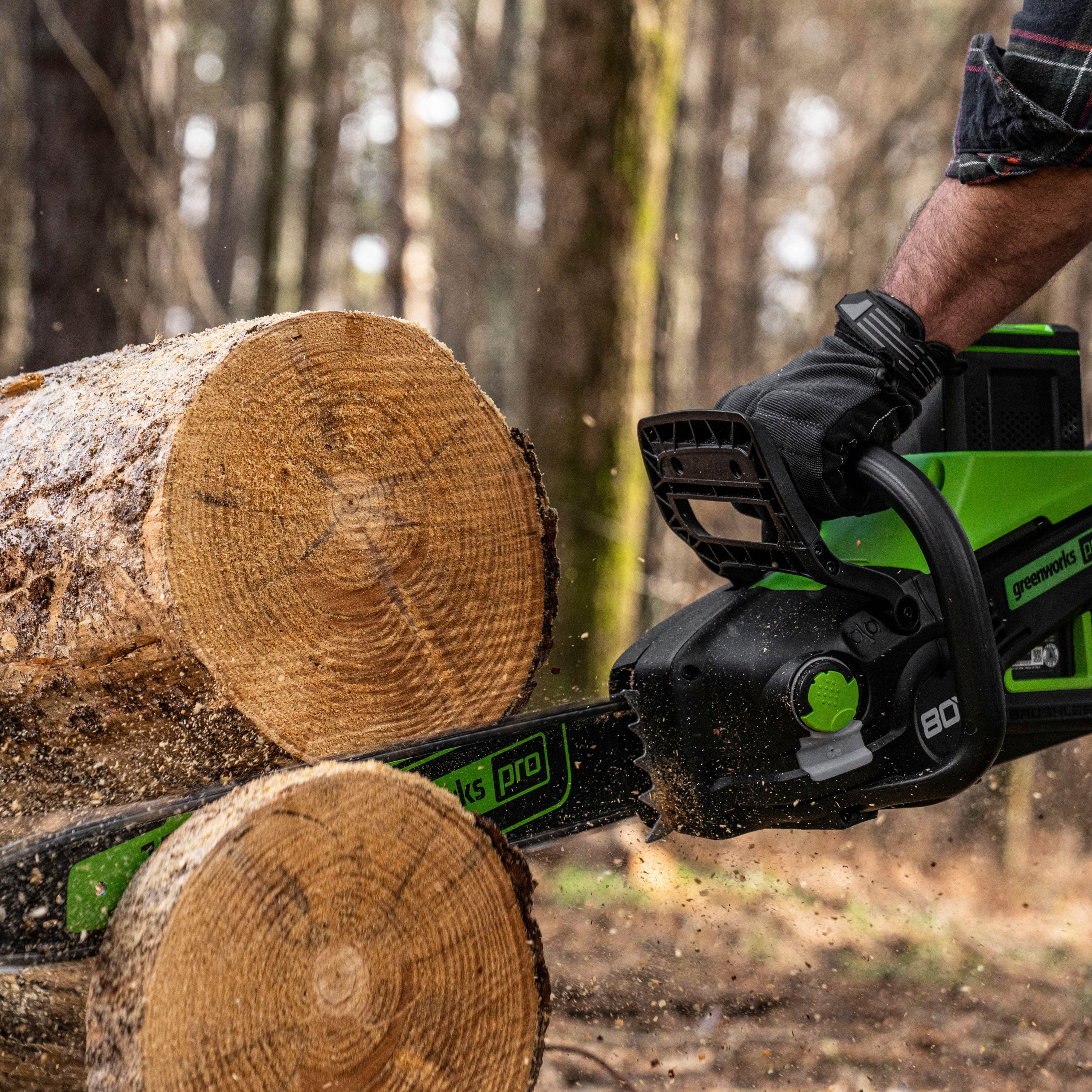 Greenworks - 80-Volt 18-Inch Cordless Brushless Chainsaw (1 x 4Ah battery and Charger) - Green - Image 6