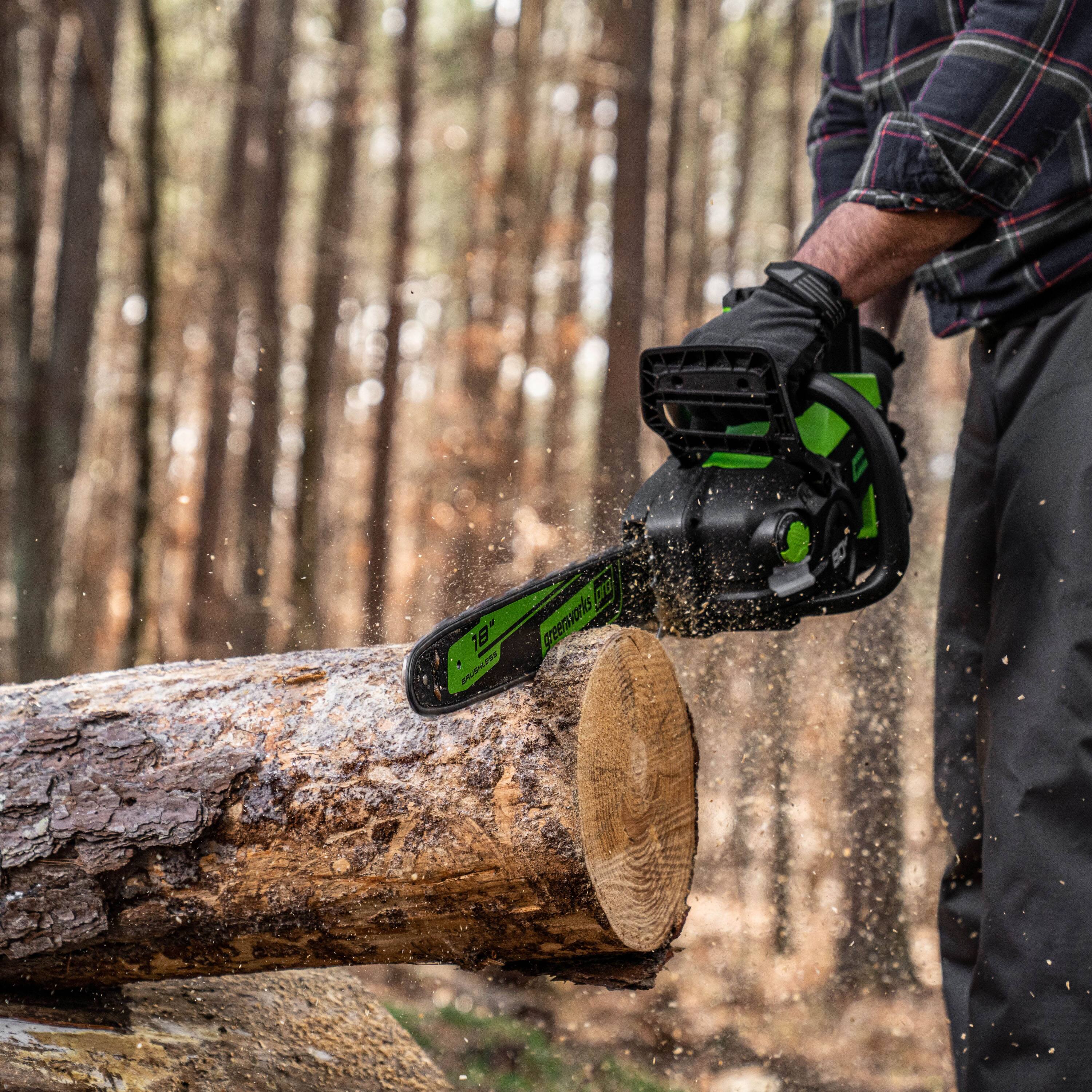 Greenworks - 80-Volt 18-Inch Cordless Brushless Chainsaw (1 x 4Ah battery and Charger) - Green - Image 13