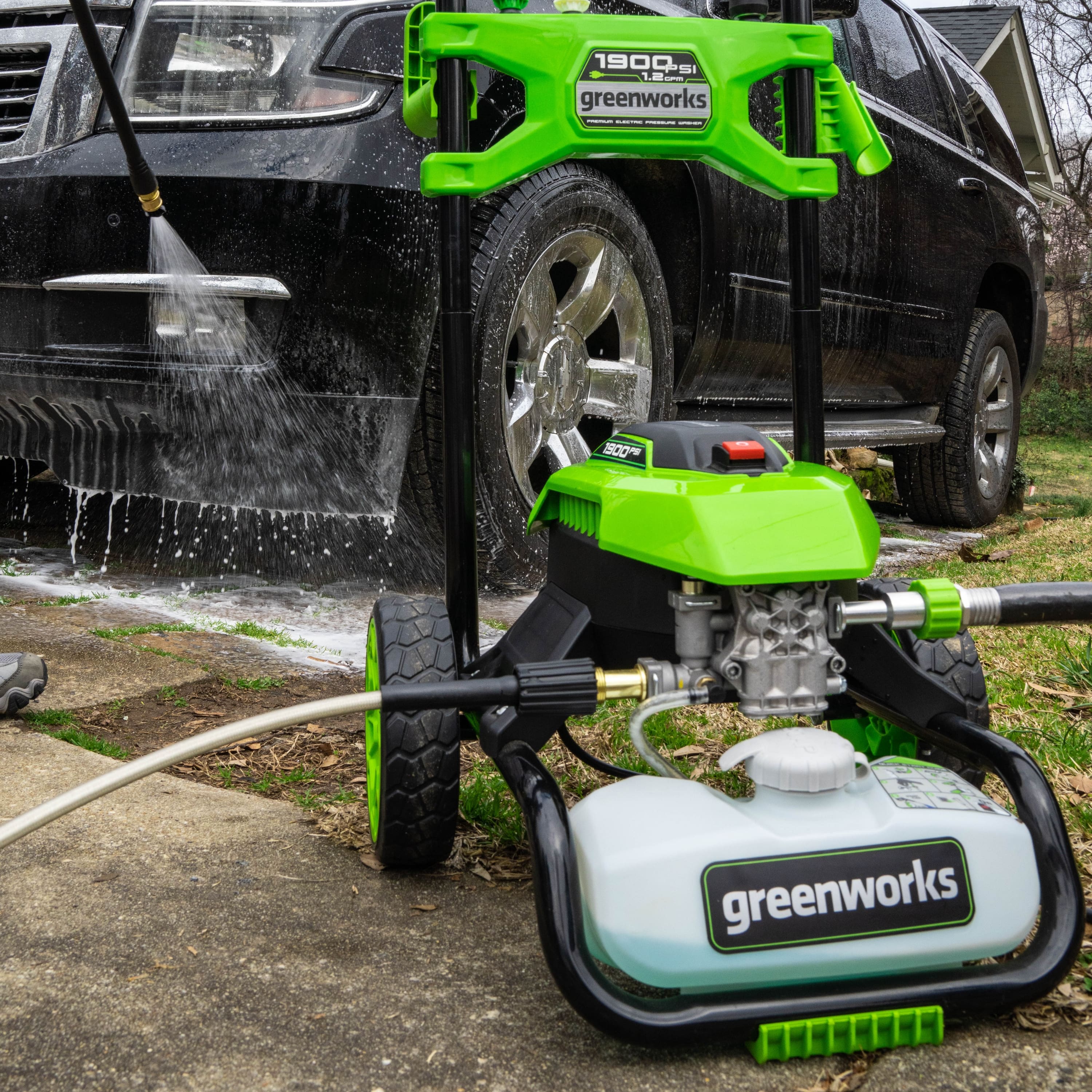 Greenworks - Electric Pressure Washer up to 1900 PSI at 1.2 GPM - Green - Image 10