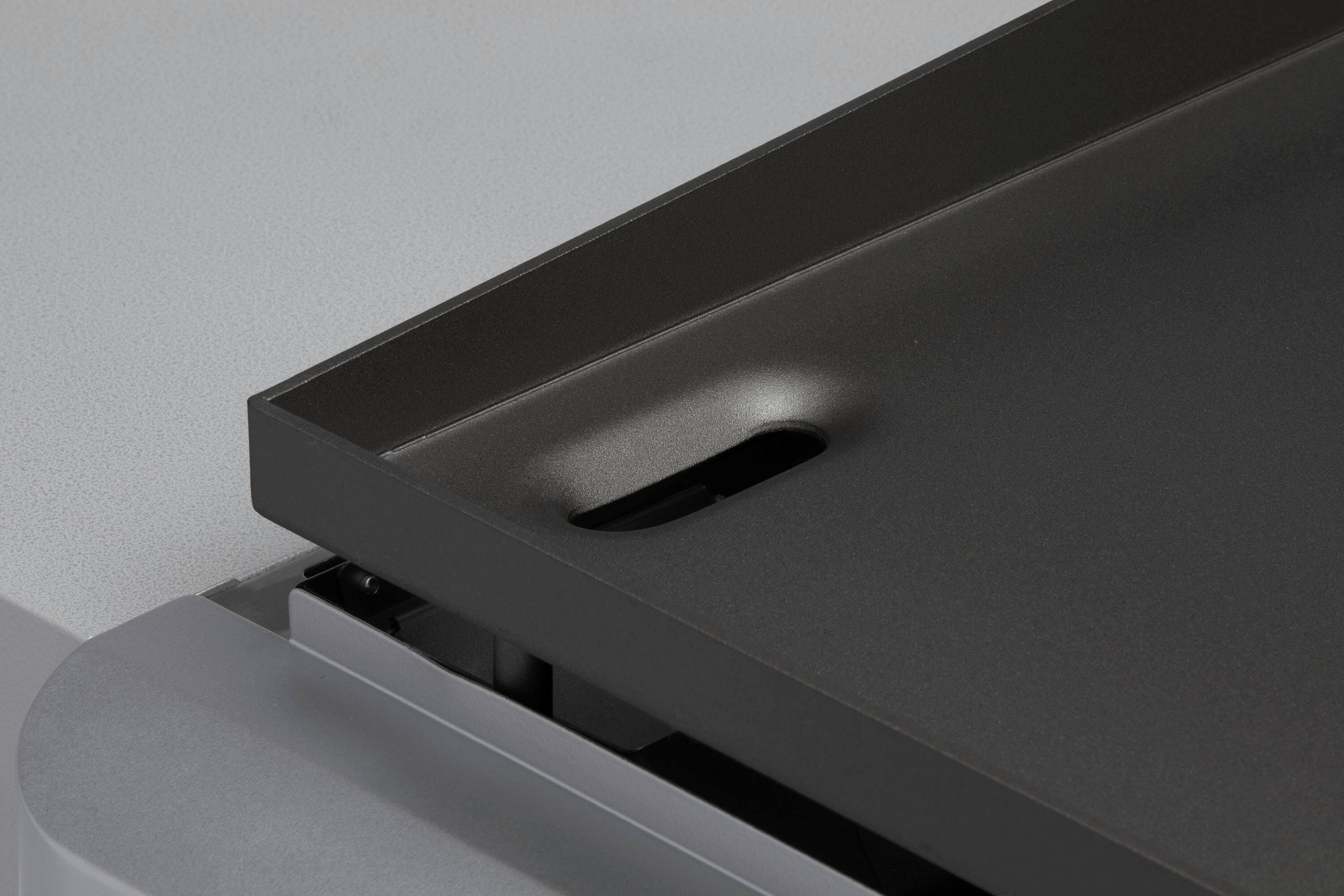 Weber - 28" Outdoor Gas Griddle - Black - Image 9