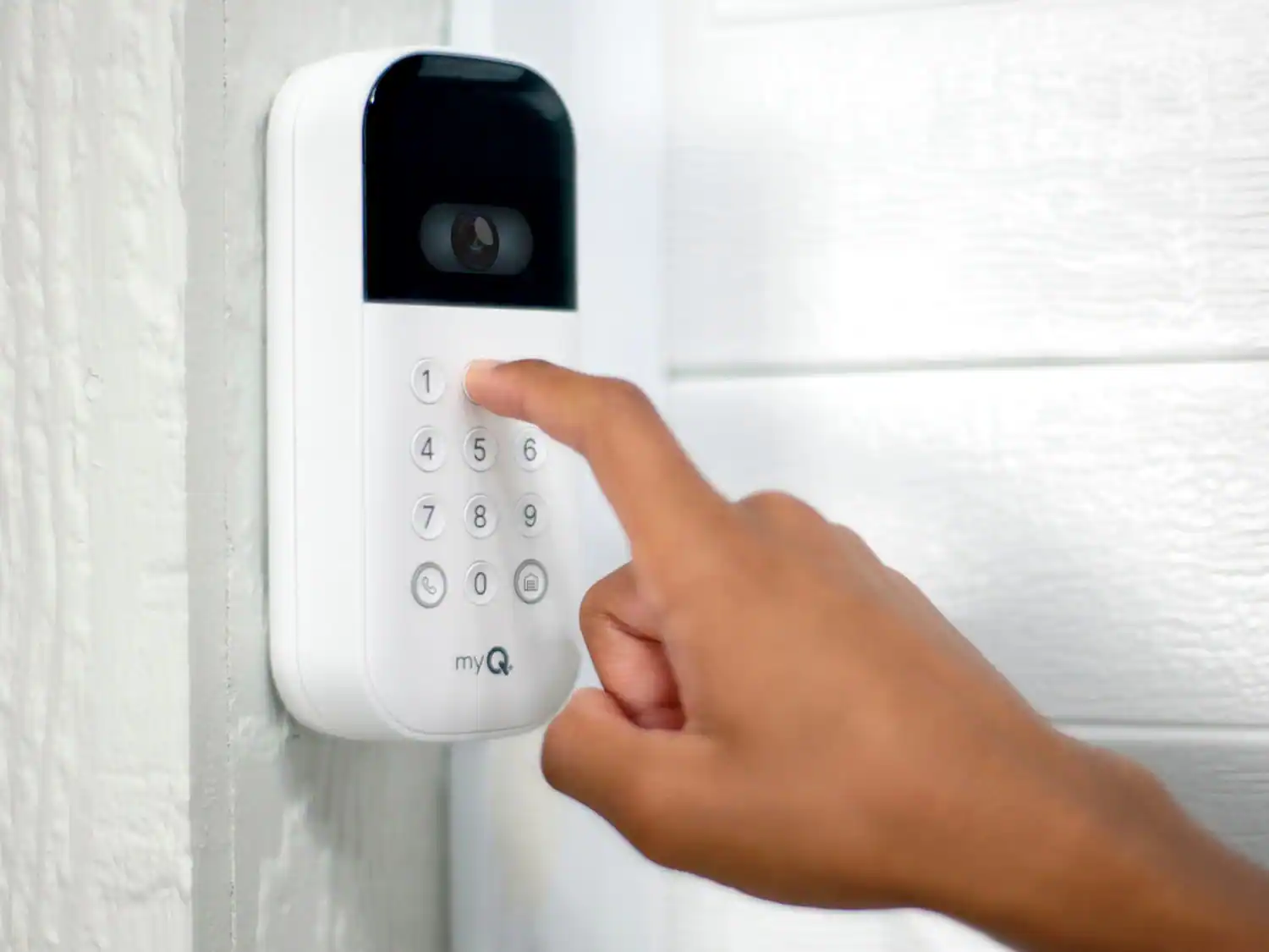 Chamberlain - MyQ Smart Garage Video Keypad – Battery Operated - White - Image 3