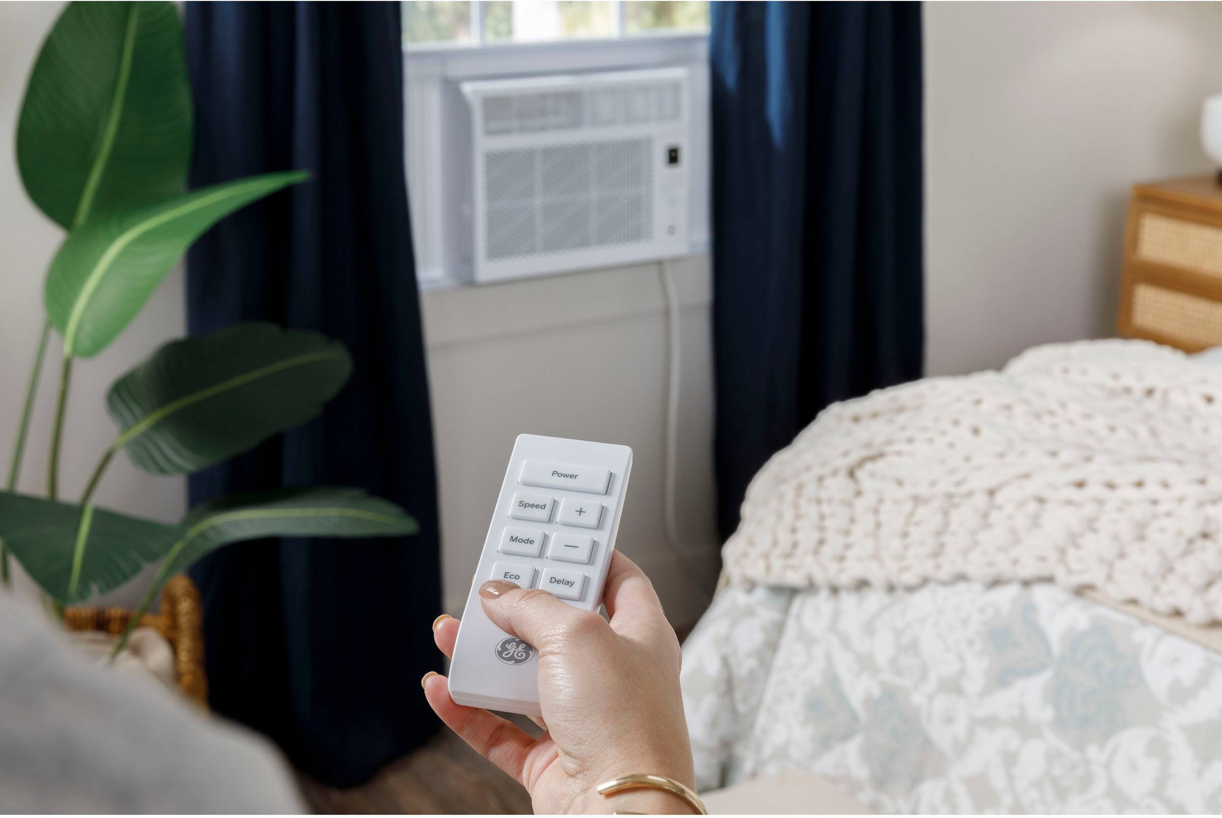 GE - 150 Sq. Ft 5000 BTU Window Air Conditioner - White - Image 5