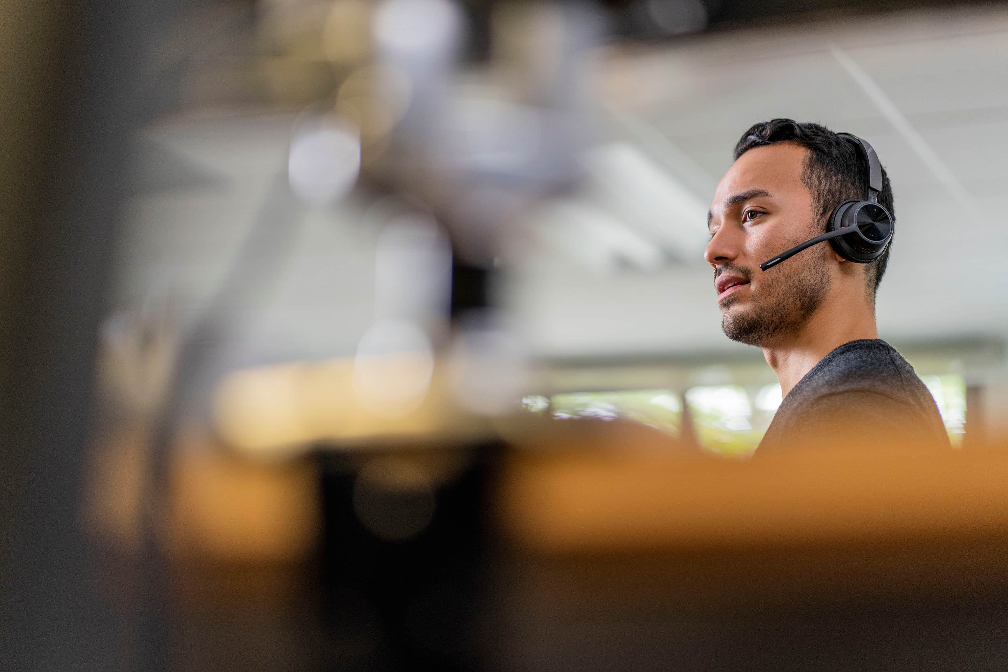 Poly - Voyager 4310 Wireless Noise Cancelling Single Ear Headset with mic - Black - Image 10