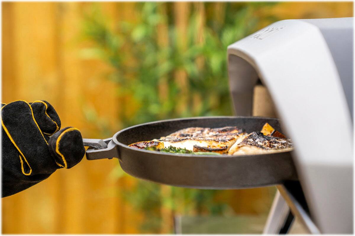 Ooni - Cast Iron Skillet - Black - Image 6