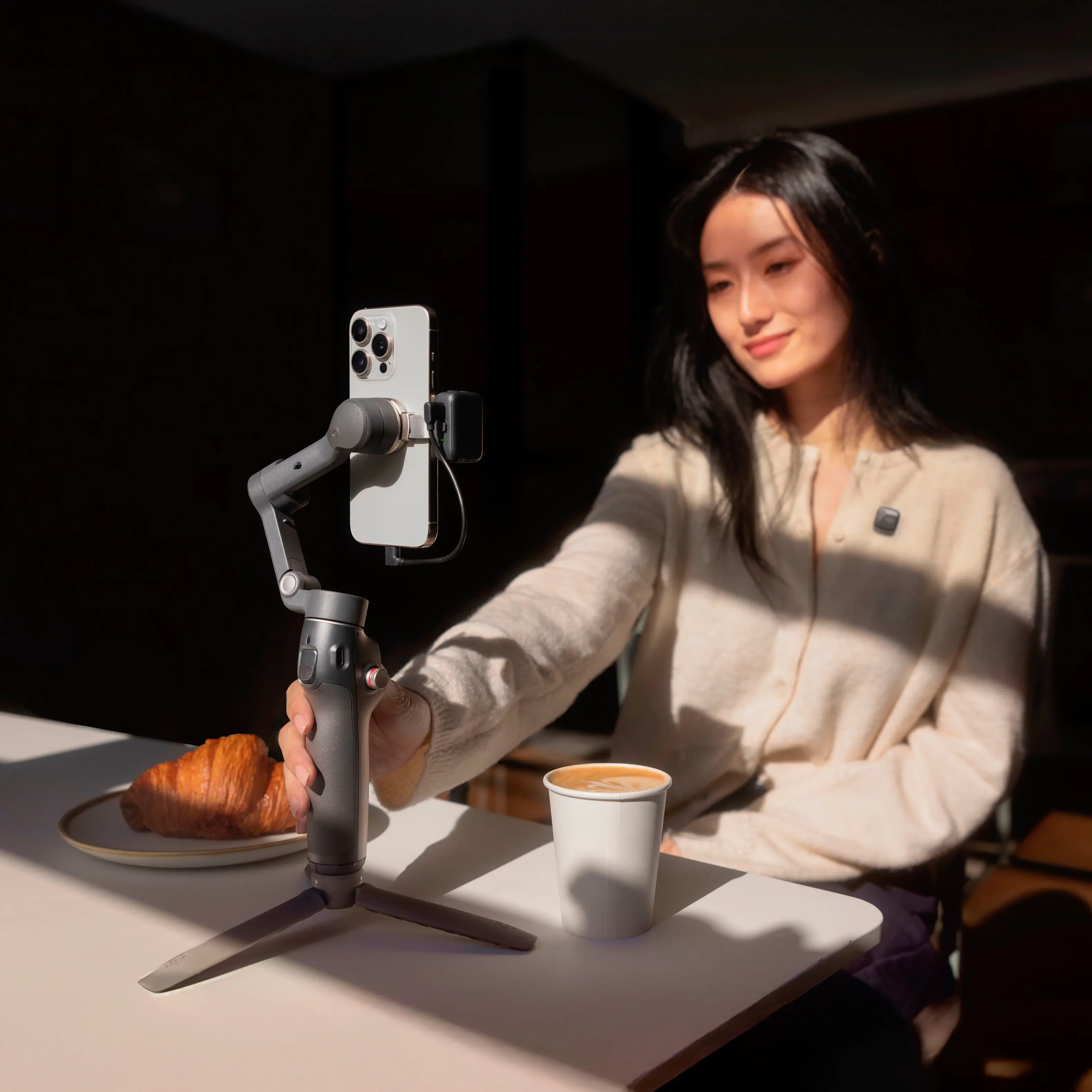 DJI - Osmo Mobile 7P Smartphone 3-Axis Gimbal Stabilizer - Gray - Image 5